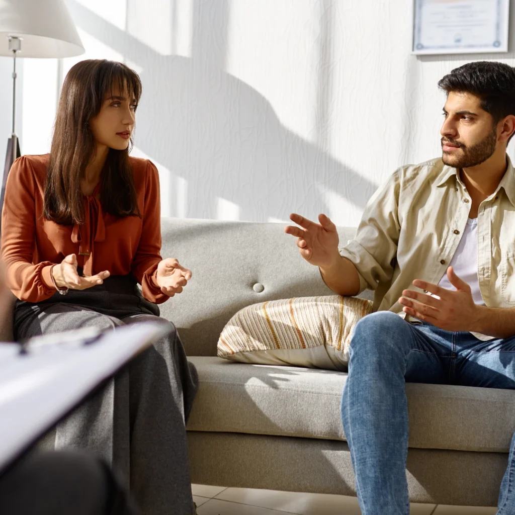 Pareja hablando