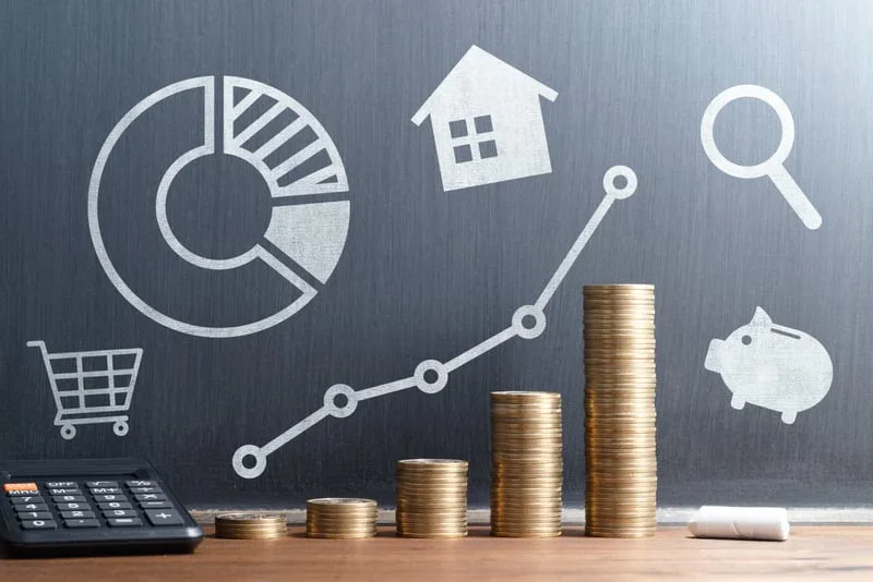 gráfico financiero con monedas representando control e influencia en gestión del estrés